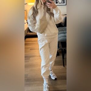 Aritzia mega fleece jogger size small